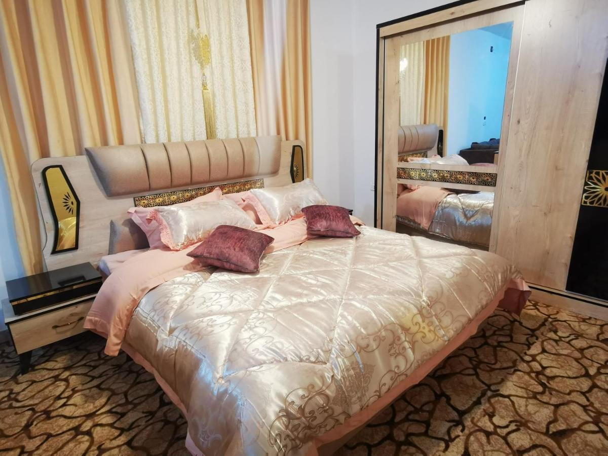 Karam Hotel Мадаба Екстериор снимка